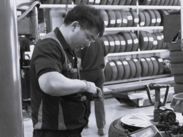 Mechanic repairing a car rim